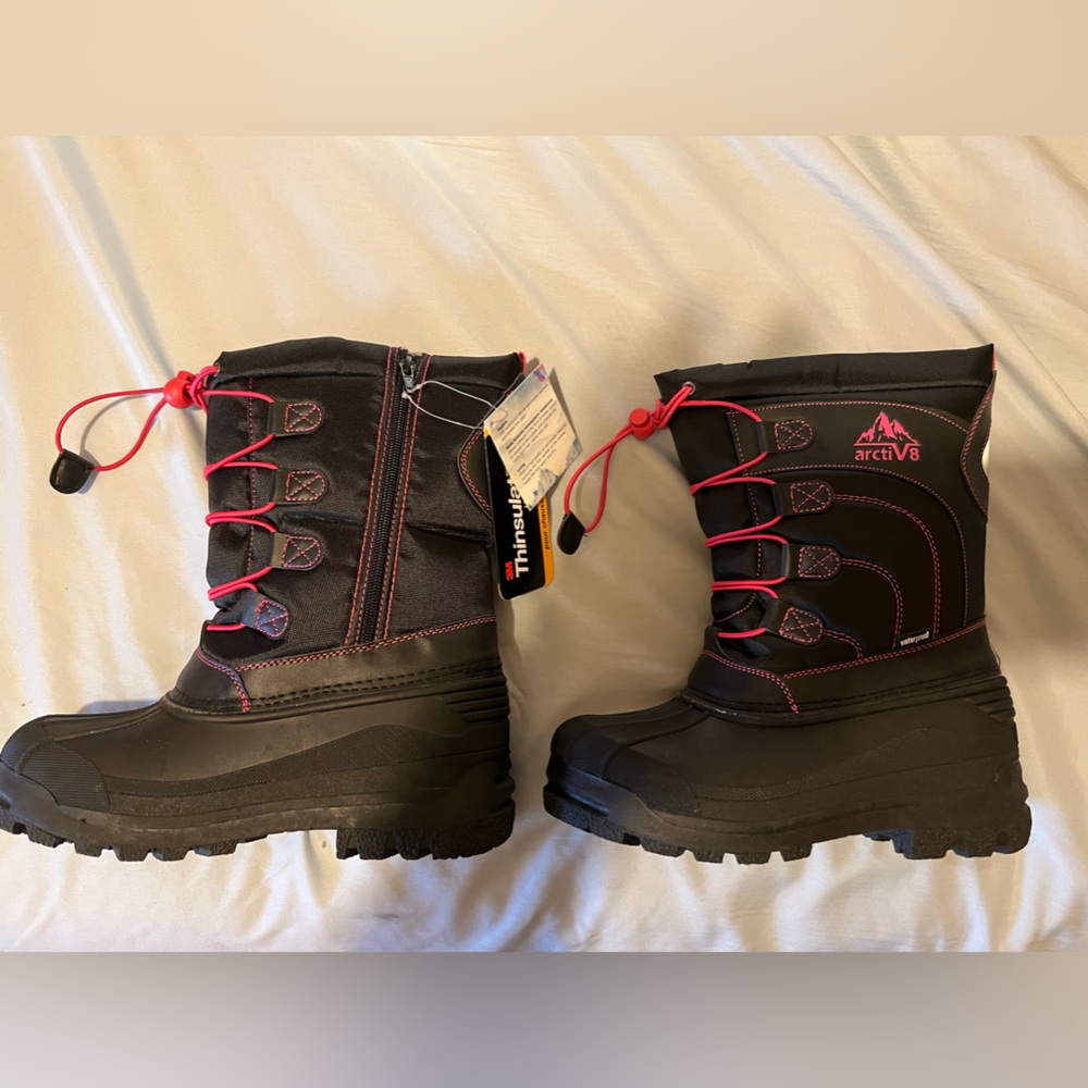 Women’s Size 5 insulated waterproof boots